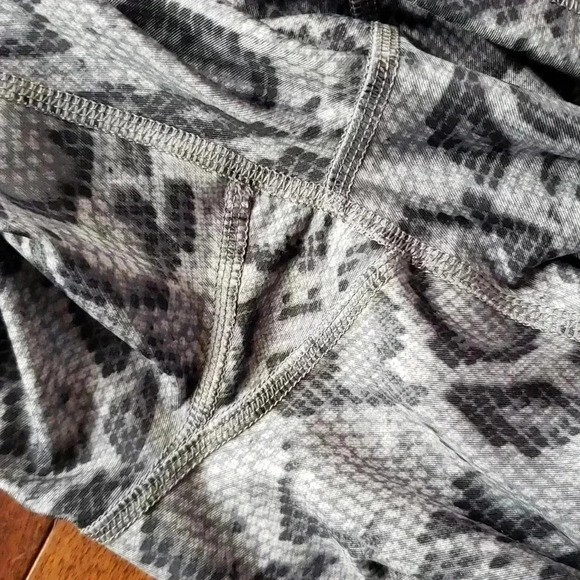 AVIA reptile print pants Stash leggings sz Small 4-6 gray black - Picture 5 of 9